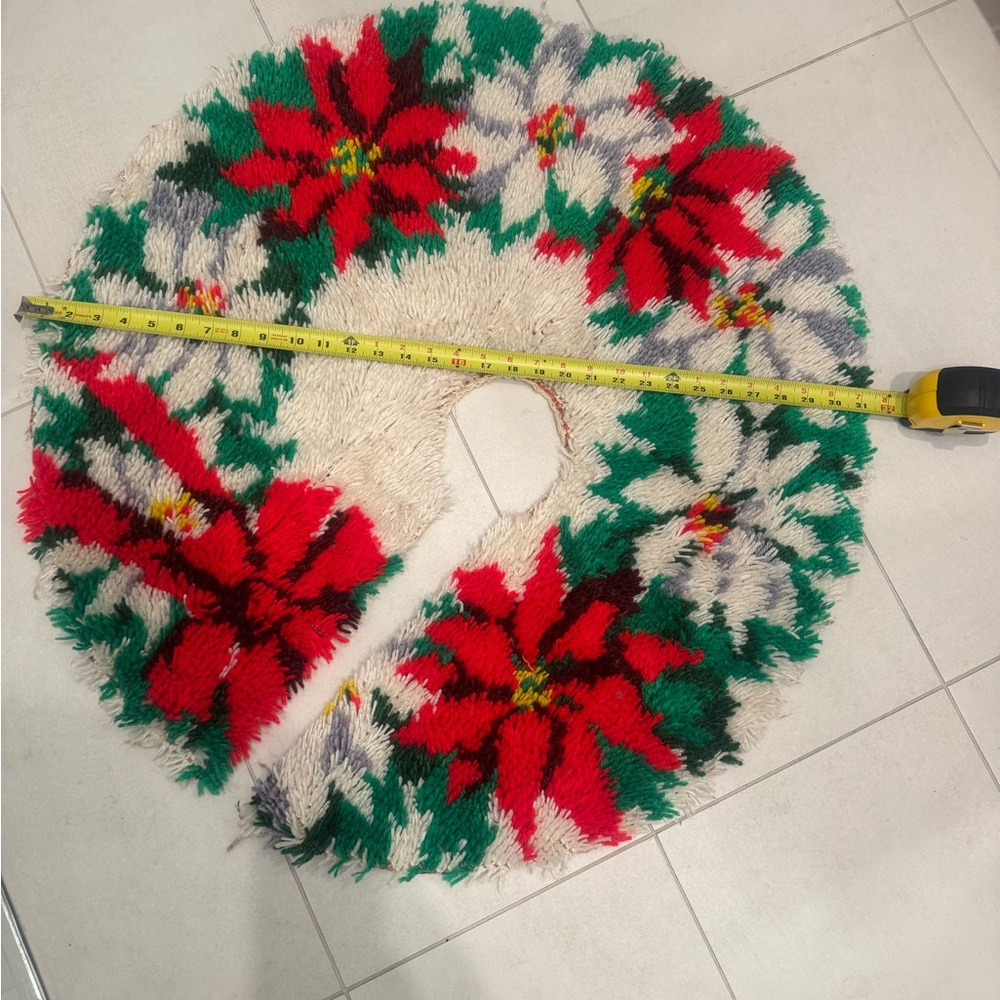 Festive Floral Tree Skirt